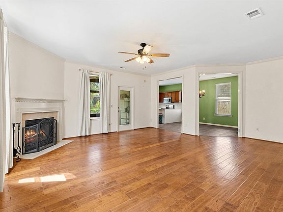 4th image of 1266 Washington Dr