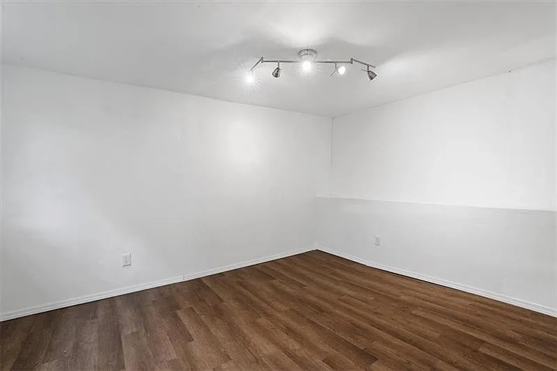 4 bed, 1409 sqft, $2,200 — Photo 4