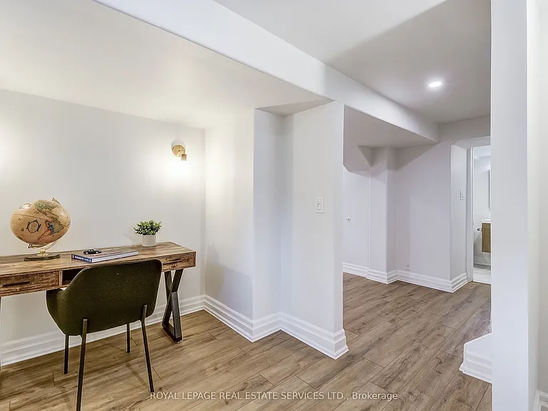 351 Strathcona Dr — Photo 36