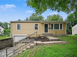 507 E Meadow Ln, Saint Joseph, MO 64501