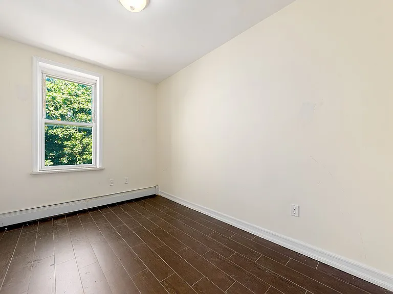 1113 Hancock St #3 — Photo 9