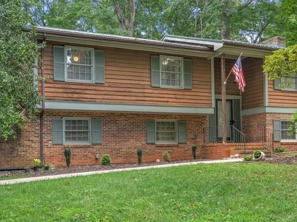 1027 Snowdon Ct, Asheboro, NC 27203