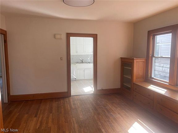 3rd image of 14615 Leonard Ave #1