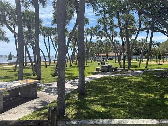 327 Ocean Breeze Dr #1 — Photo 23