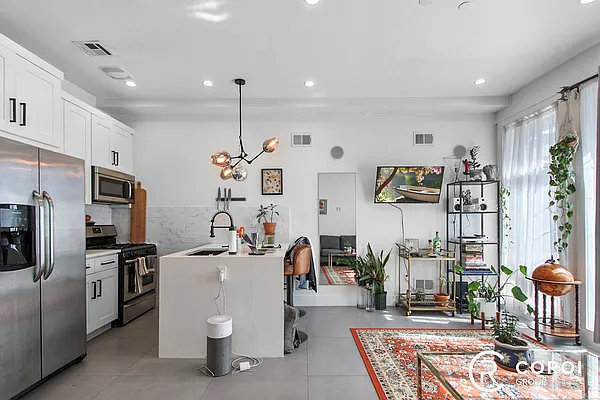 Rented by Coroi Corp | media 13