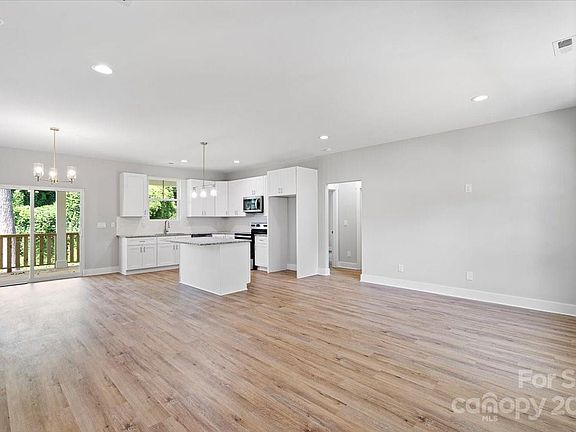 5th image of 405 Redding St