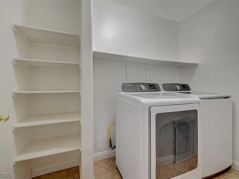 8454 Cerritos Ct — Photo 32