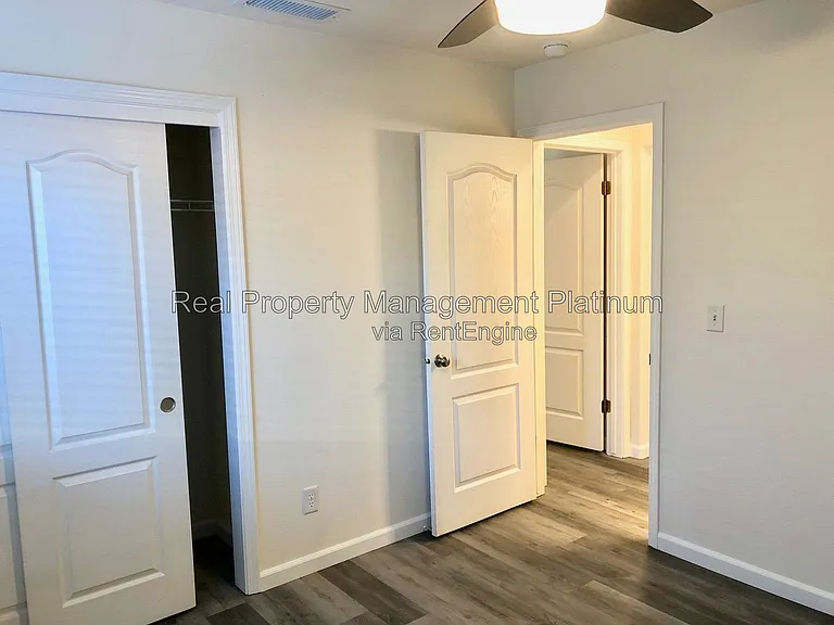 2667 Santa Ana Ave — Photo 11