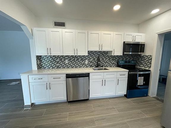 3rd image of 1601 NE 179th St