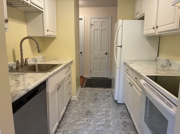 2142 Allen Blvd APT 4, Middleton, WI 53562