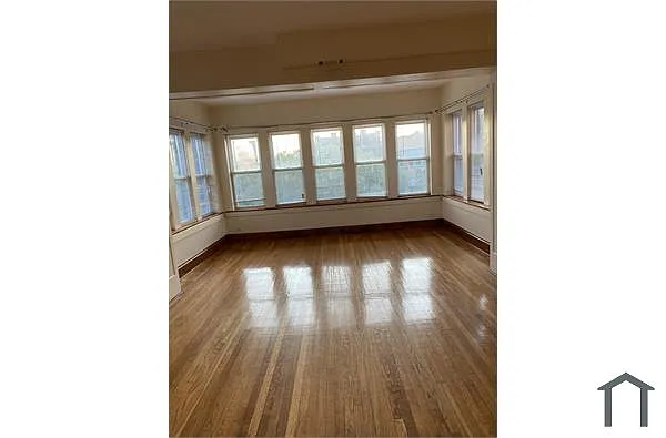 Building Photo - 115 S Austin Blvd #2