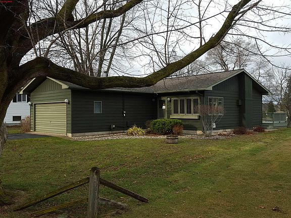 3rd image of 102 N Grand Pointe Dr
