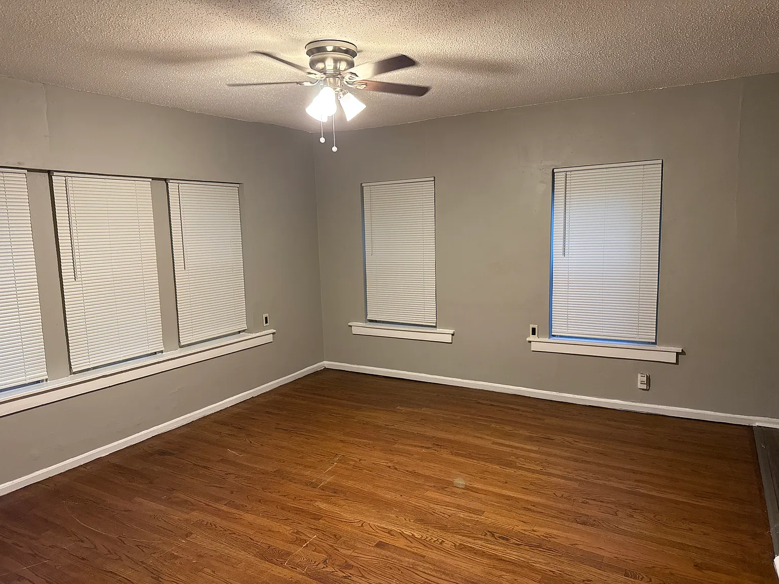 2 bed, 1000 sqft, $895 — Photo 2