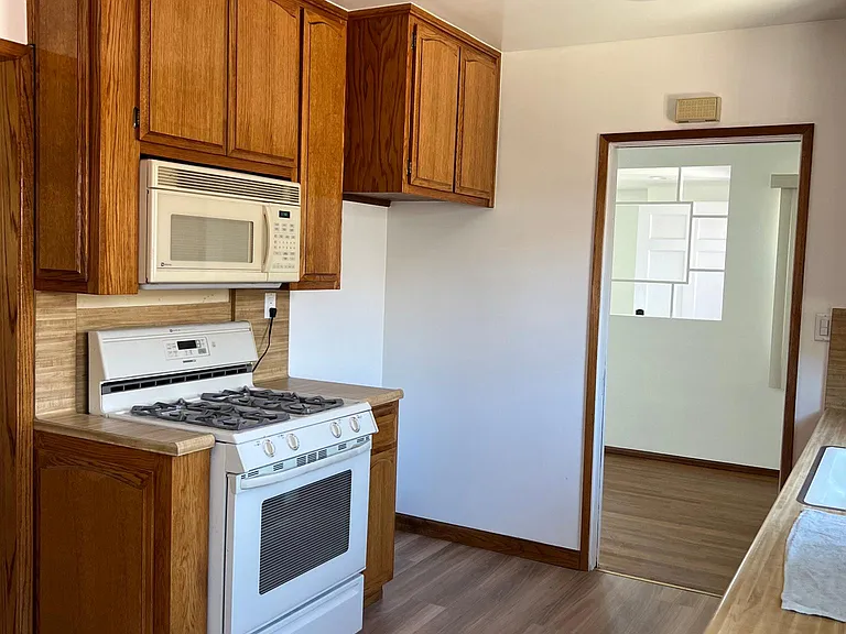 10563 Emery St — Photo 32