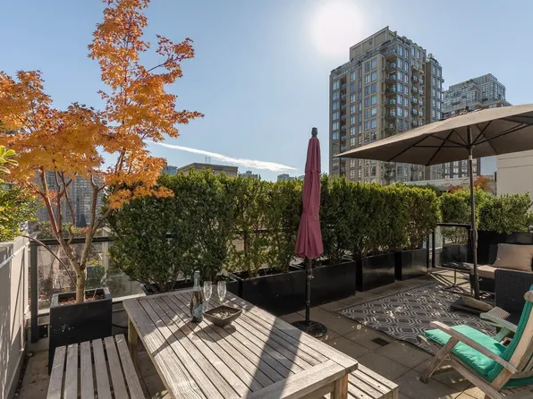 988 Richards St #Penthouse 803, Vancouver, BC V6B 8R2