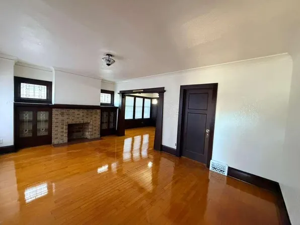 2211 N 57th St, Milwaukee, WI 53208