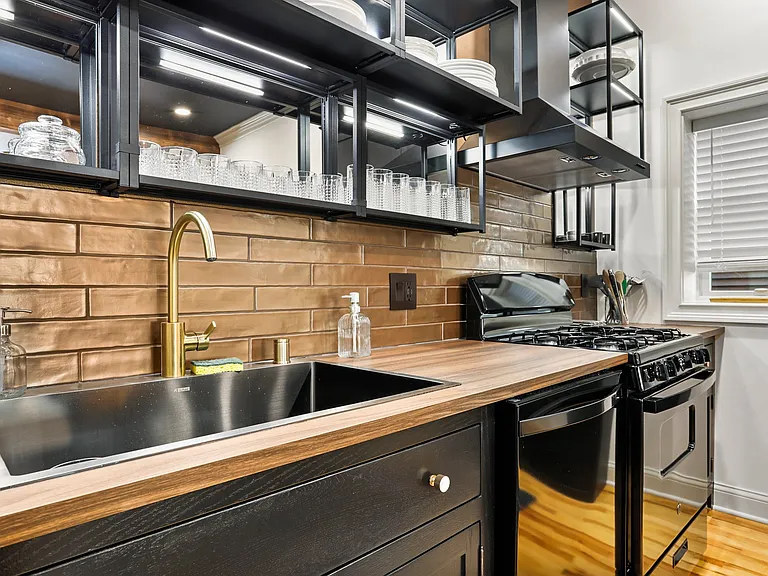 1331 E Dayton St #1 — Photo 8