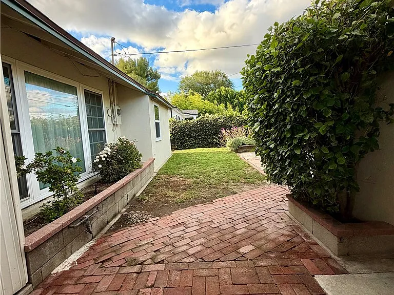 7002 Aura Ave — Photo 11