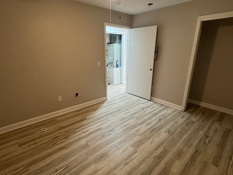 16 SE Court St #16 — Photo 7