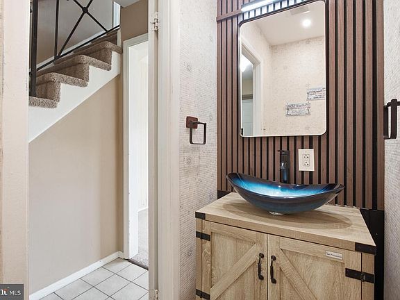 5th image of 5 Newport Ln