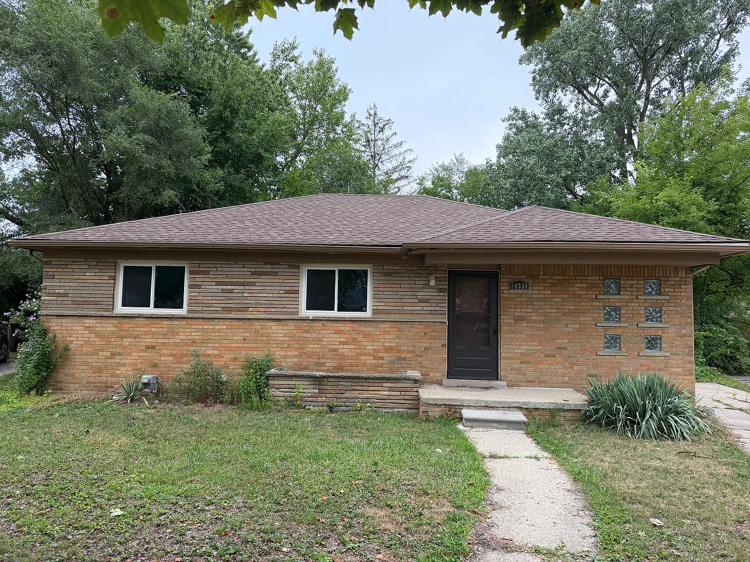 3 bed, 1.5 bath, 1212 sqft, $1,950 — Photo 1
