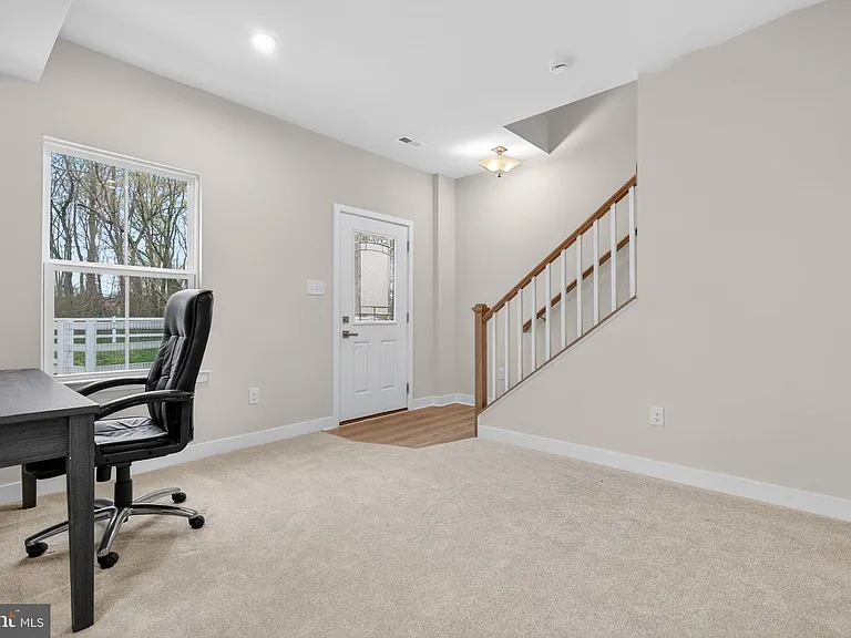 54 Sidney Ln — Photo 9