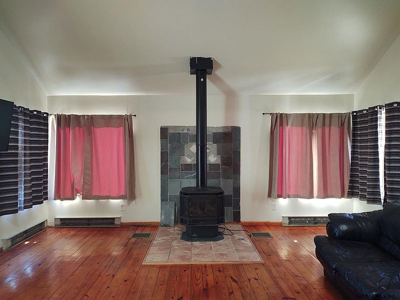 4th image of 31 SHULTES Road
