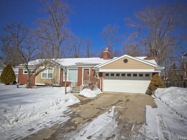 2248 W Lincoln Ave, Birmingham, MI 48009