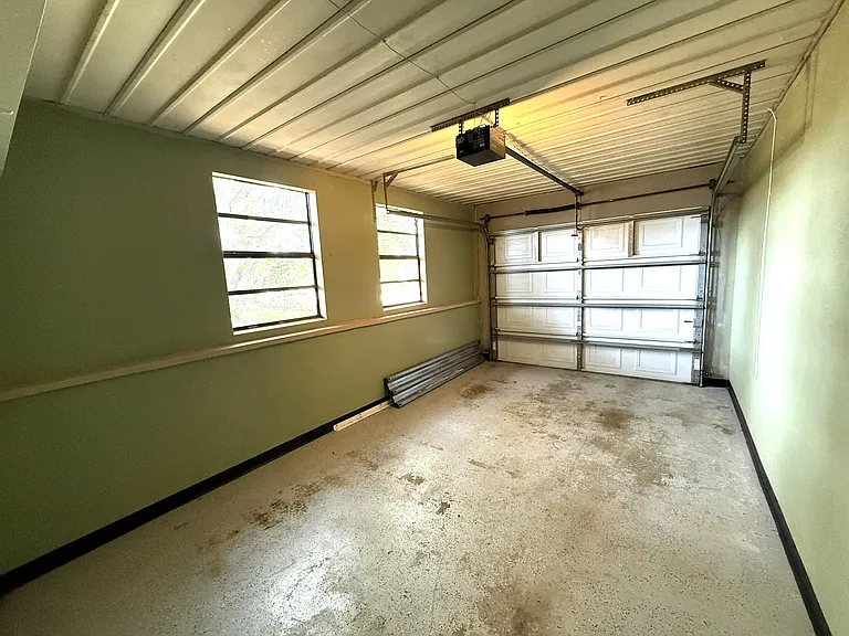 668 Hampton Dr NE — Photo 36