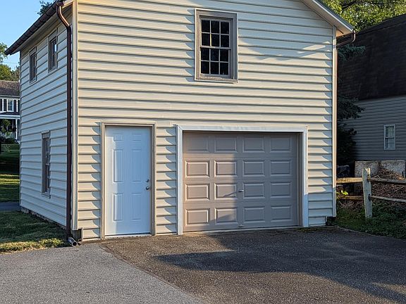 One detached garage