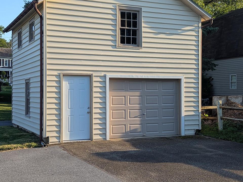 One detached garage