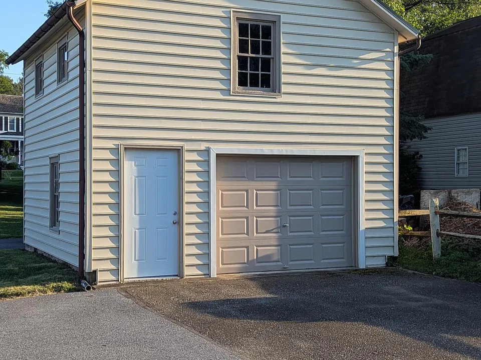 One detached garage