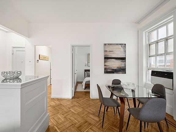 3rd image of 31 Gramercy Park S APT 3B