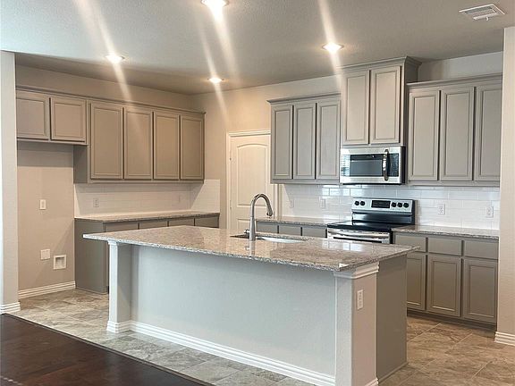 2nd image of 917 Gambel Dr