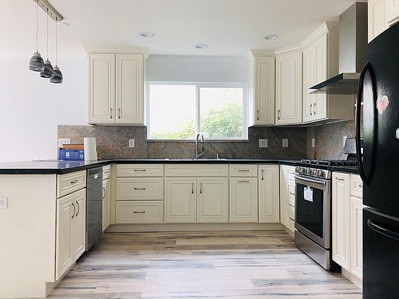 4th image of 2246 Laurel Dr