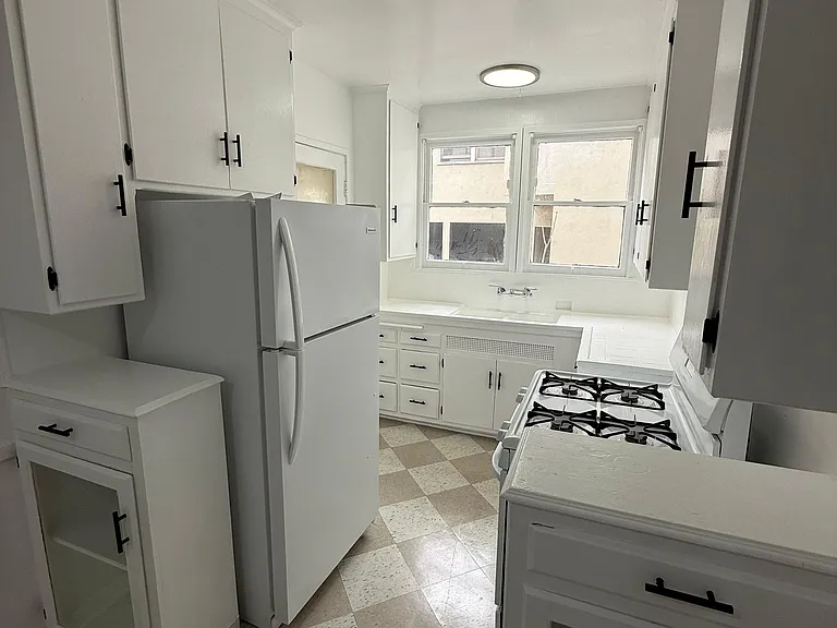8686 W Olympic Blvd #3 — Photo 3