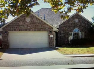 2405 Sleepy Hollow Cir, Enid, OK 73703