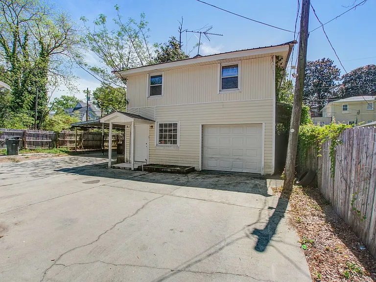 2418 1/2 Laurel St — Photo 3