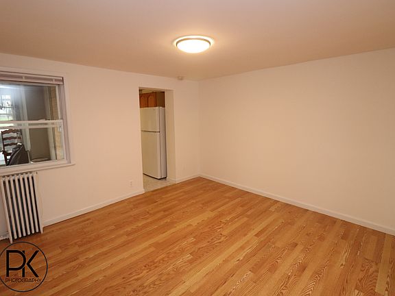 5th image of 227 Eckford St #1