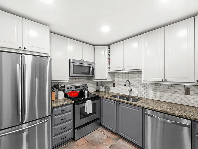 404 McGill Pl NE — Photo 6
