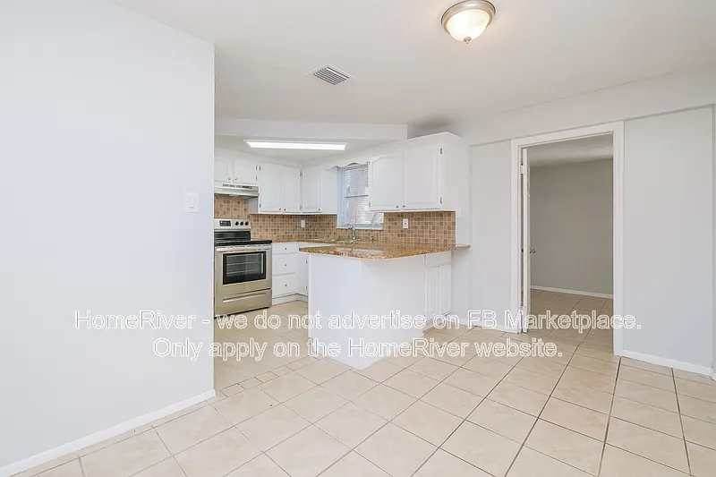 3 bed, 2.0 bath, 1083 sqft, $2,075 — Photo 4