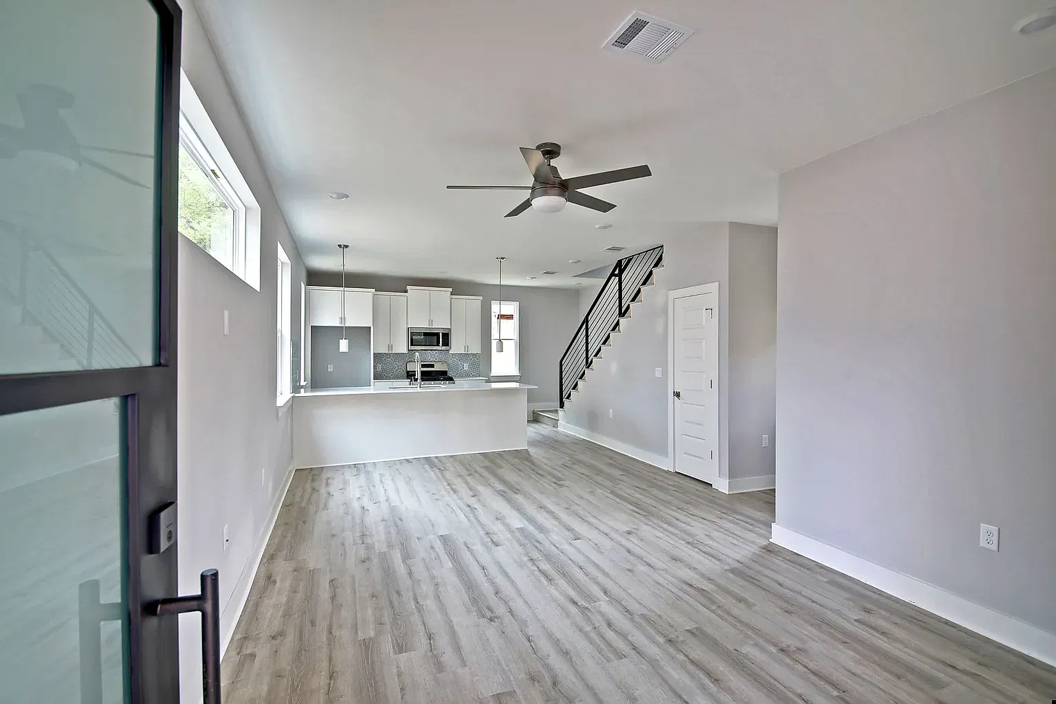 3 bed, 1153 sqft, $2,500 — Photo 4