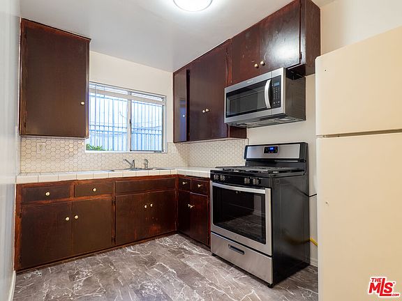 3rd image of 422 Arnaz Dr #2