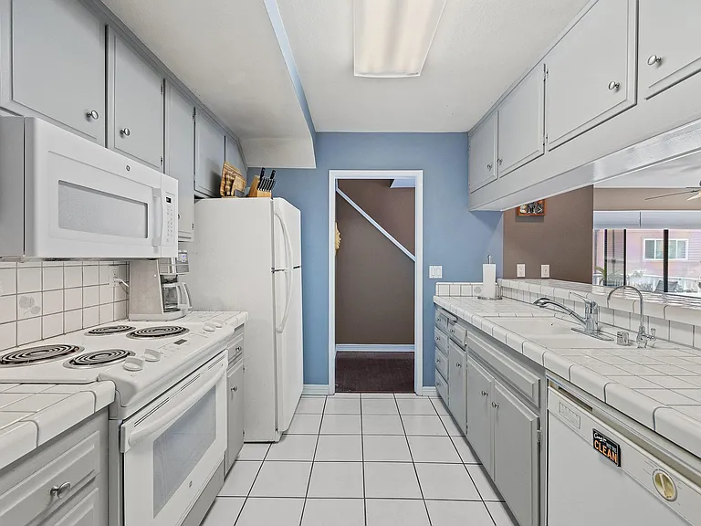 6301 Seashore Dr — Photo 10