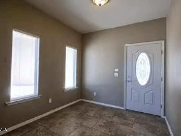533 Green Village Ct — Photo 7
