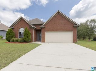 725 Waterford Ln, Calera, AL 35040
