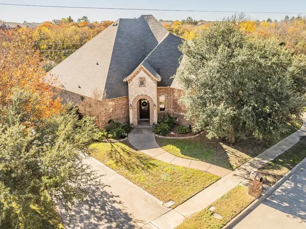 8300 Southridge Ct, North Richland Hills, TX 76182