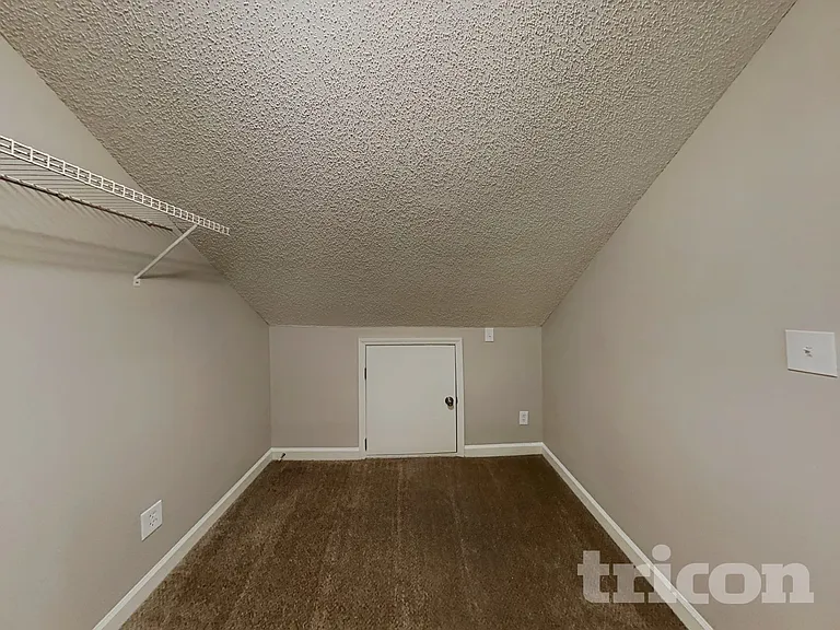 809 Valley Creek Dr — Photo 14