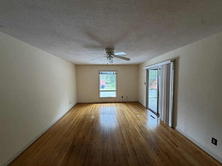 649B E Broad St — Photo 3