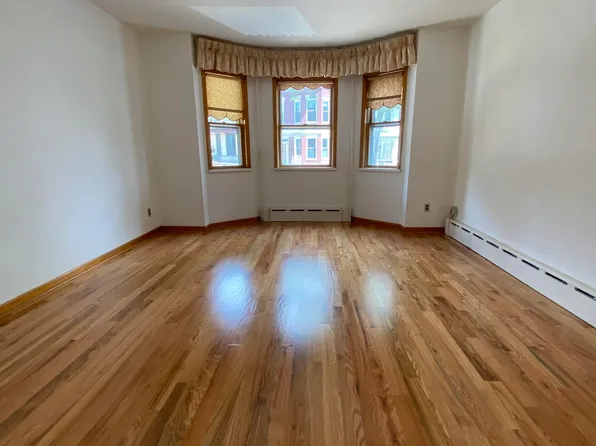 133 Oak Street image 6 of 9